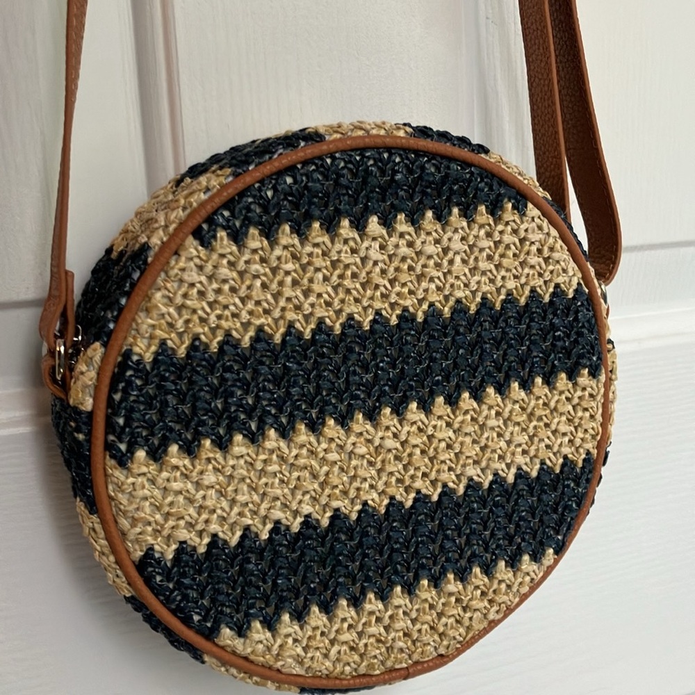 Round Cross body purse